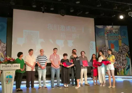 著名慈善书画家徐岩赴京出席第二届儿童创艺美术公益大赛等活