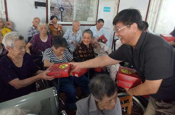 广西首届月饼节暨“万人拼团圆节”在桂林启动