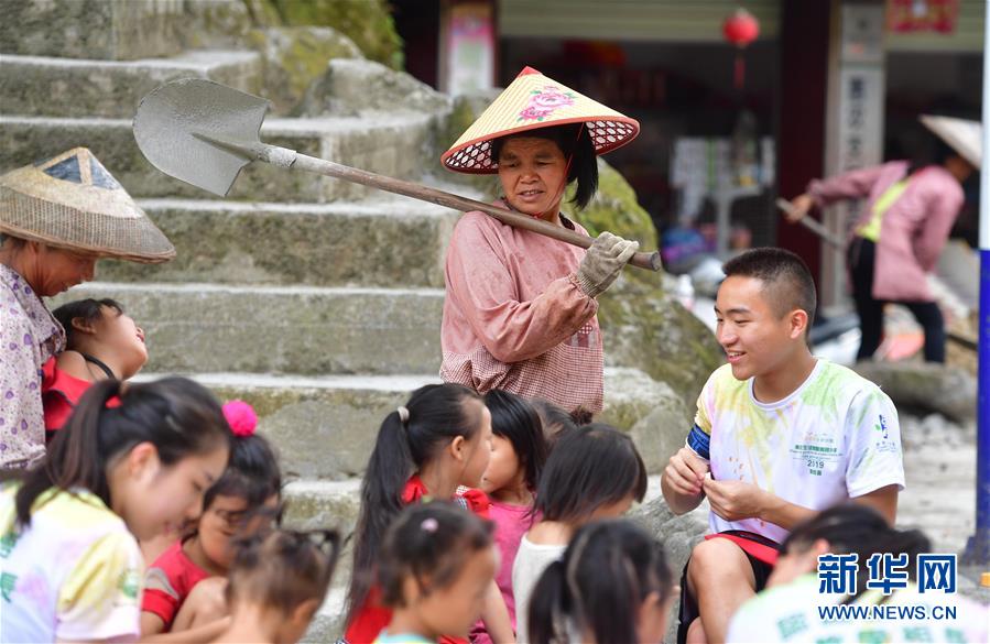 澳门青年学子苗寨支教